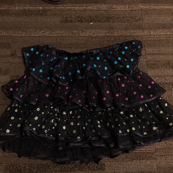 It’s a glitter skirt all black with sparkly dots - Picture 2 of 4